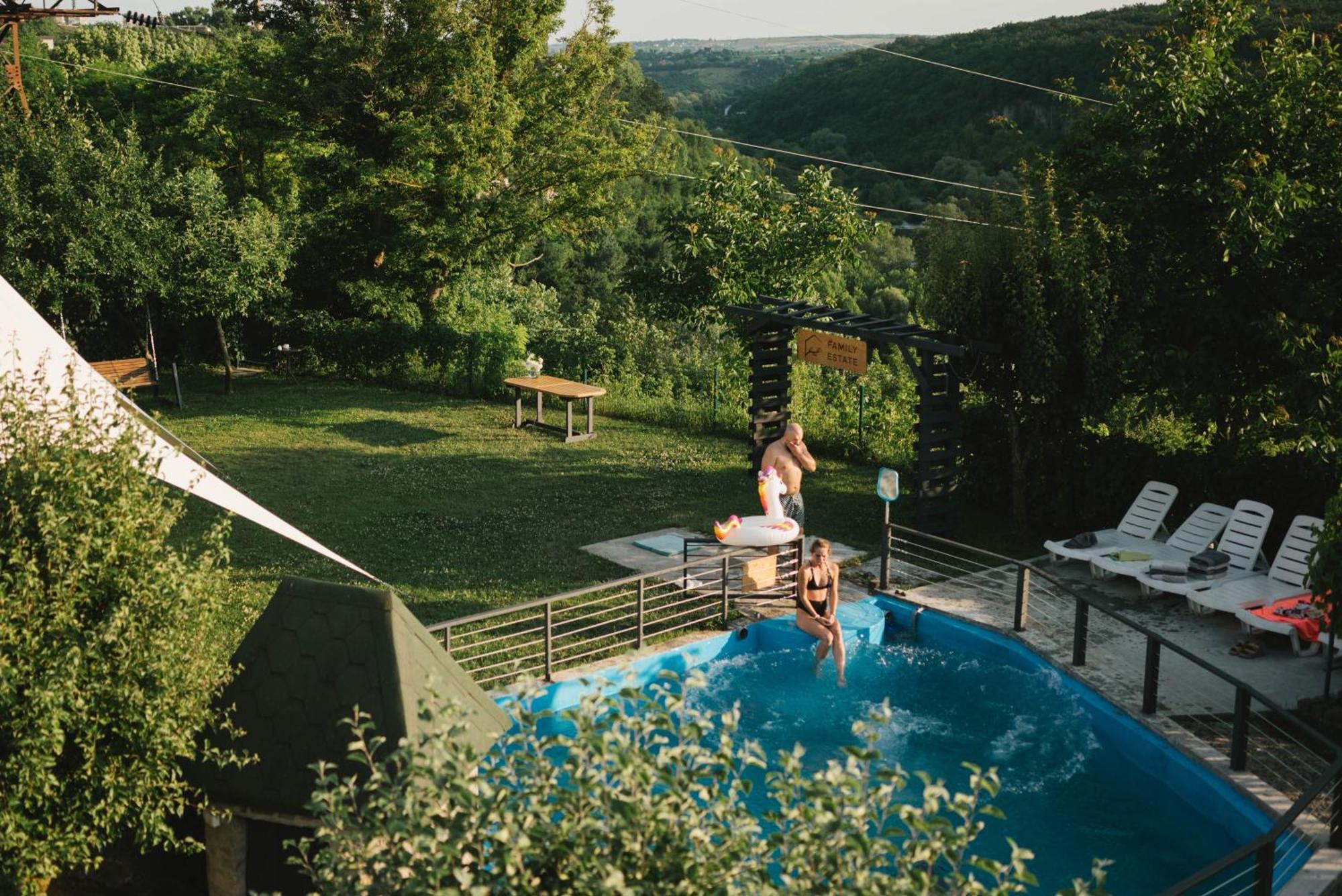 Rodynnyi Maietok Family Estate Villa Камианец-Подилский Екстериор снимка