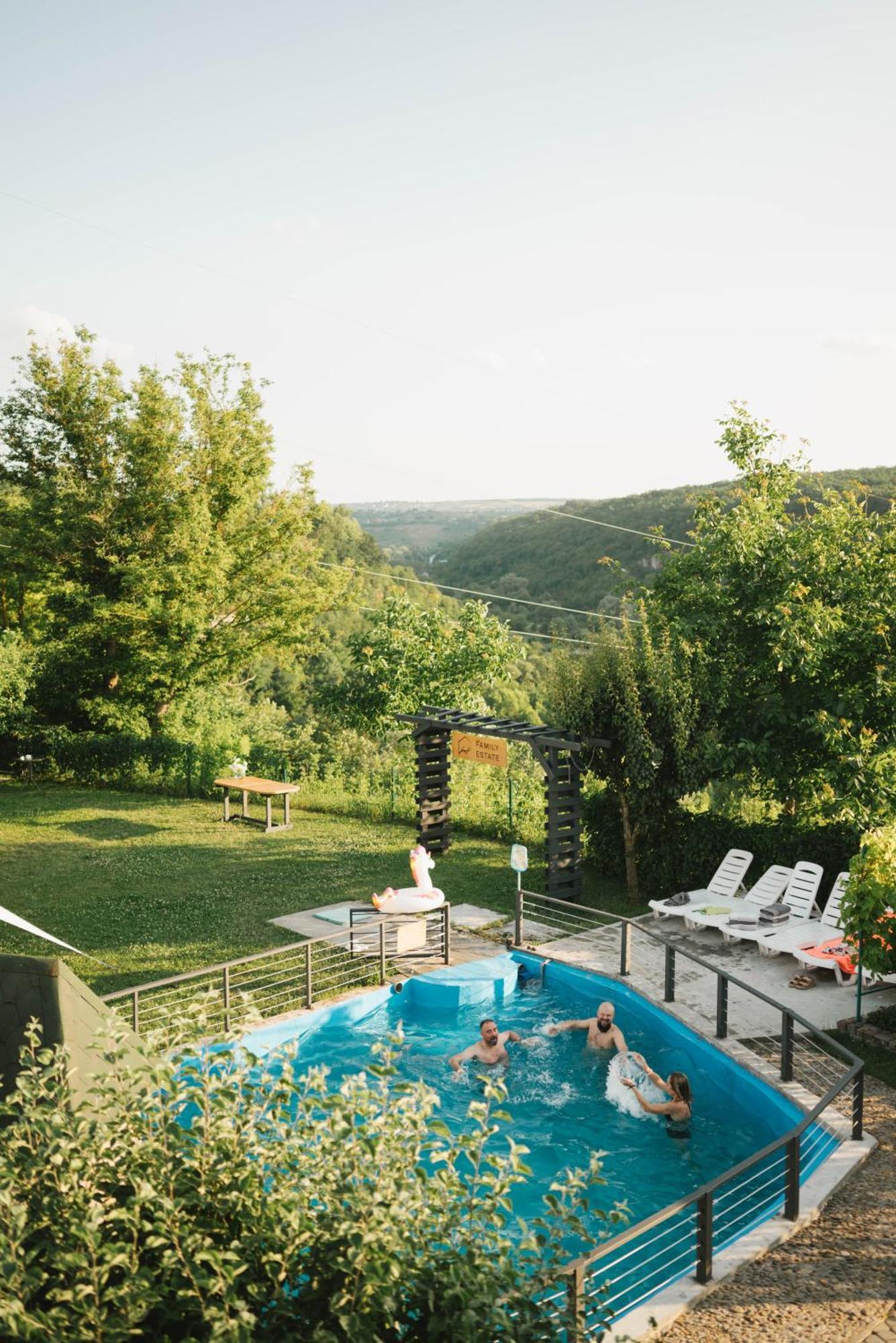 Rodynnyi Maietok Family Estate Villa Камианец-Подилский Екстериор снимка